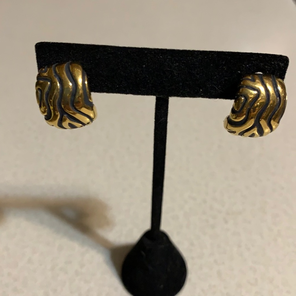 DP gold tone pierced earrings (123)